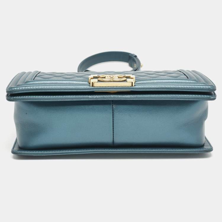 Pre Owned Chanel Metallic Green Quilted Leather Medium Boy Flap Bag
