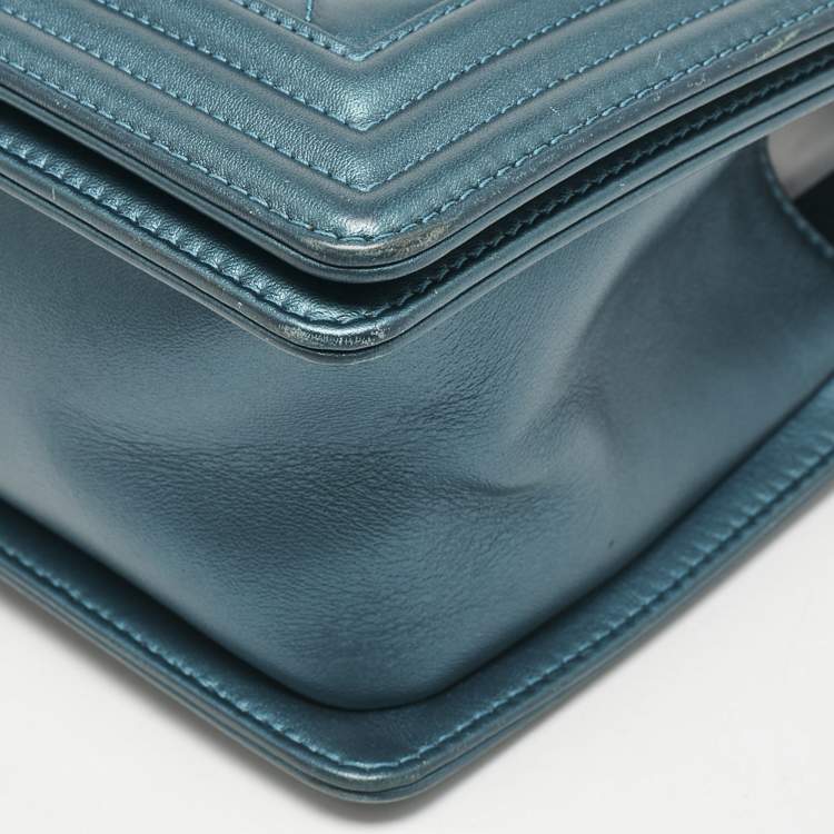 Pre Owned Chanel Metallic Green Quilted Leather Medium Boy Flap Bag