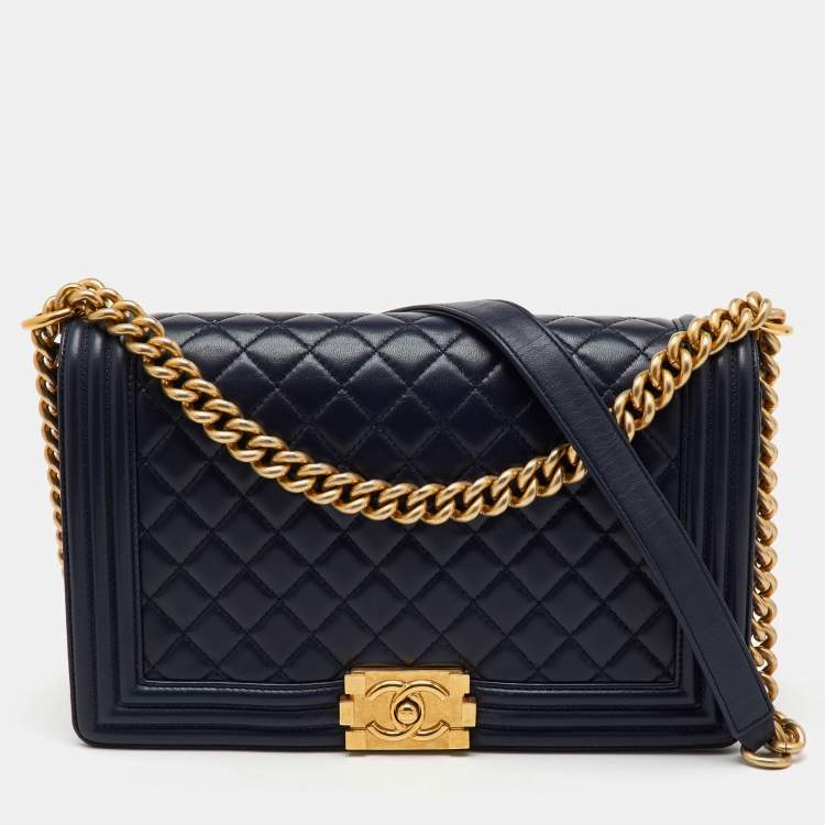 مملوكة مسبقًا Chanel Navy Blue Quilted Leather New Medium Boy Flap Bag