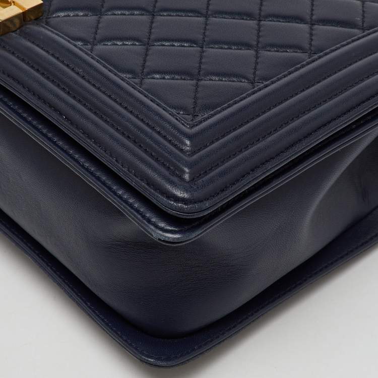 مملوكة مسبقًا Chanel Navy Blue Quilted Leather New Medium Boy Flap Bag