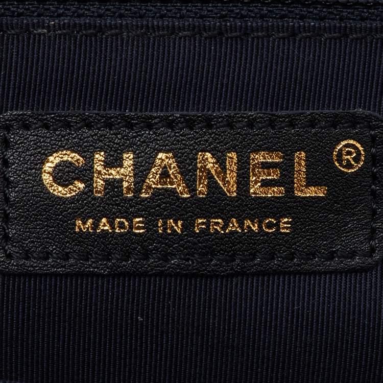 مملوكة مسبقًا Chanel Navy Blue Quilted Leather New Medium Boy Flap Bag