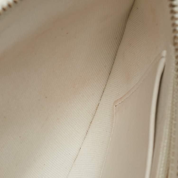 Pre Owned Chanel White Quilted Leather CC Chain Around Hobo