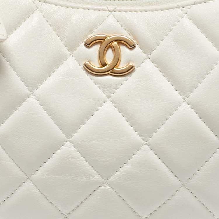 Pre Owned Chanel White Quilted Leather CC Chain Around Hobo