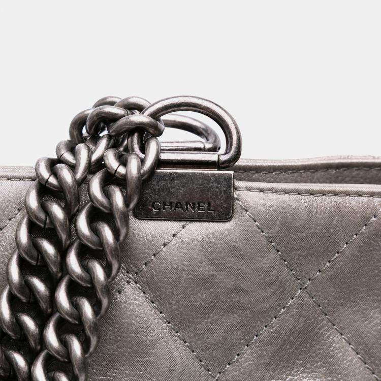 Pre Owned Chanel Grey Quilted Iridescent Calfskin Shopping in Chains Tote