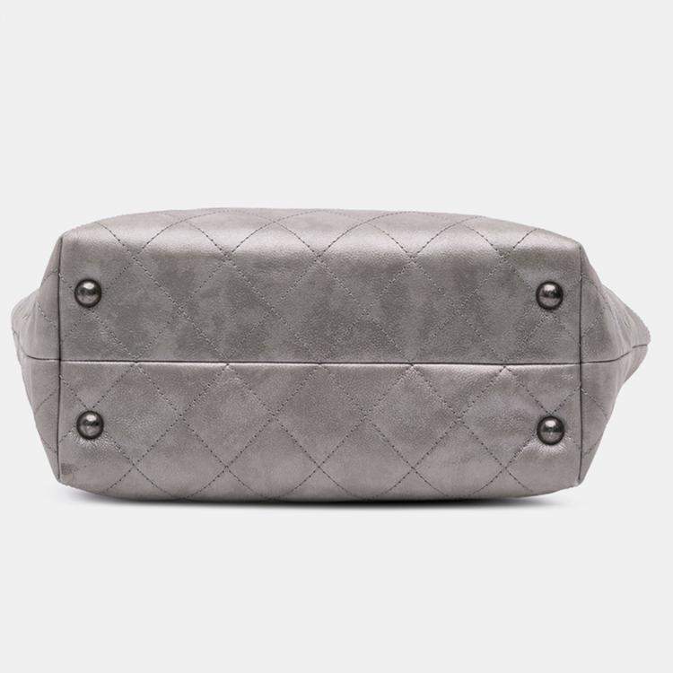 Pre Owned Chanel Grey Quilted Iridescent Calfskin Shopping in Chains Tote