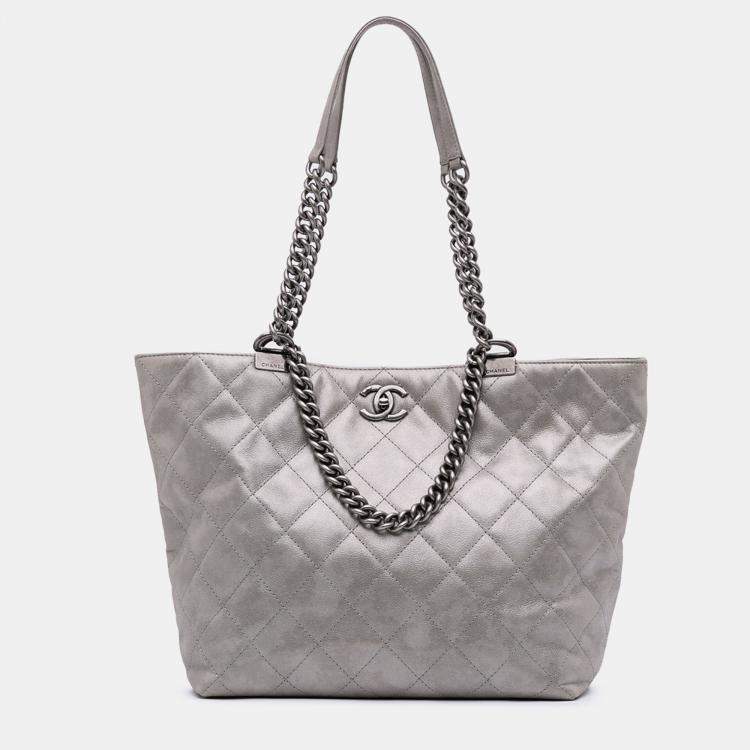 Pre Owned Chanel Grey Quilted Iridescent Calfskin Shopping in Chains Tote