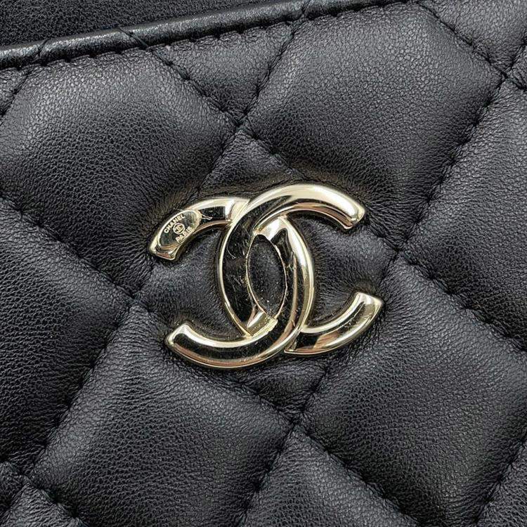 Pre Owned Chanel Black Lambskin Matelasse Clutch Bag 