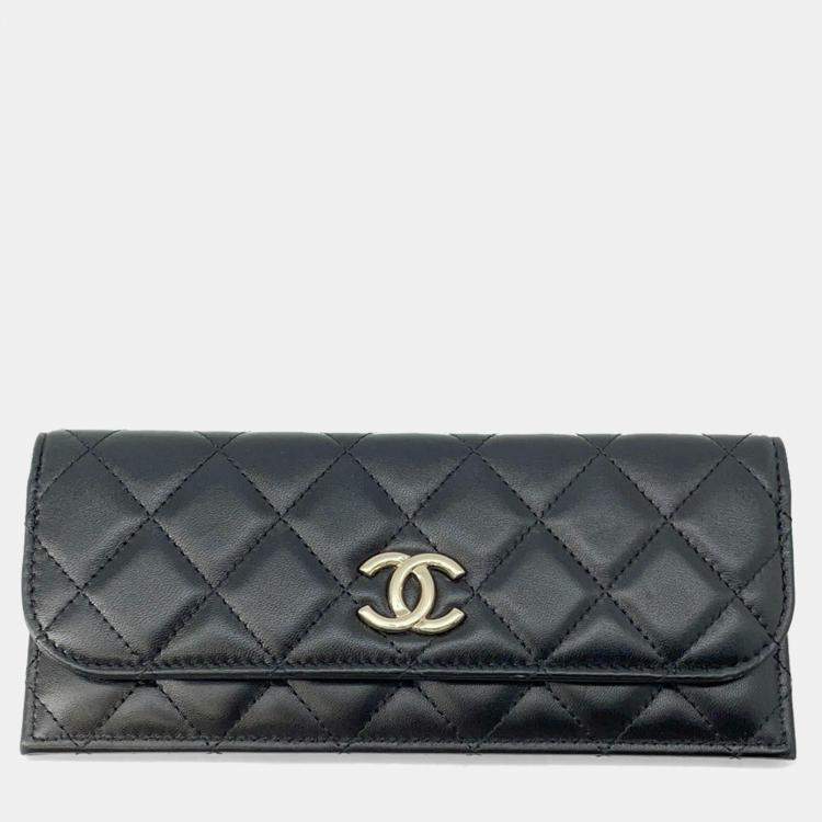 Pre Owned Chanel Black Lambskin Matelasse Clutch Bag 