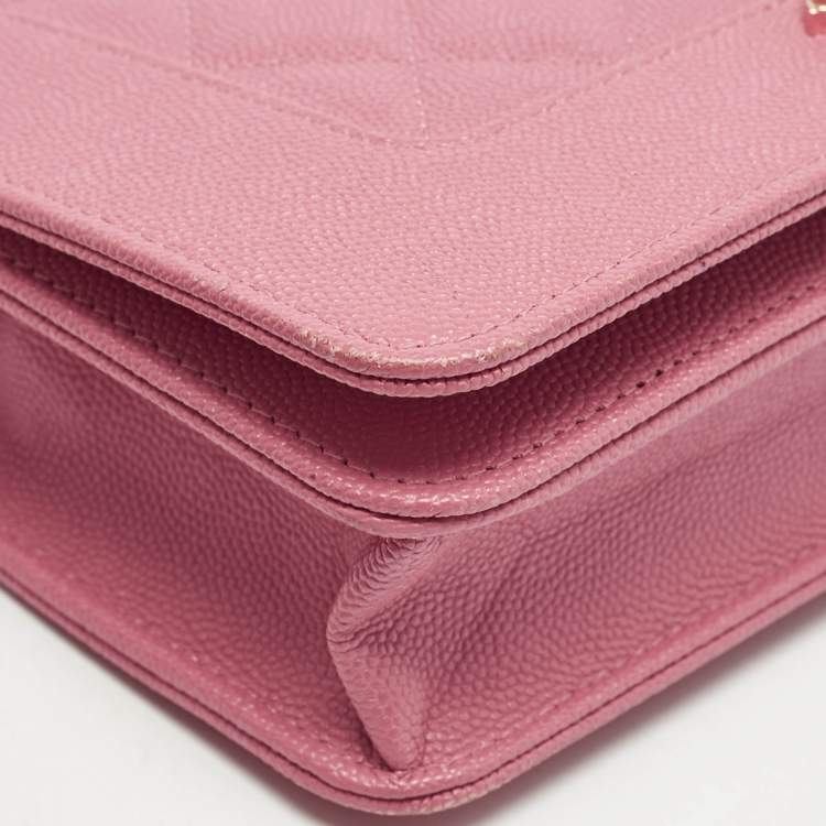مملوكة مسبقًا Chanel Dark Pink Quilted Leather Mademoiselle Wallet On Chain