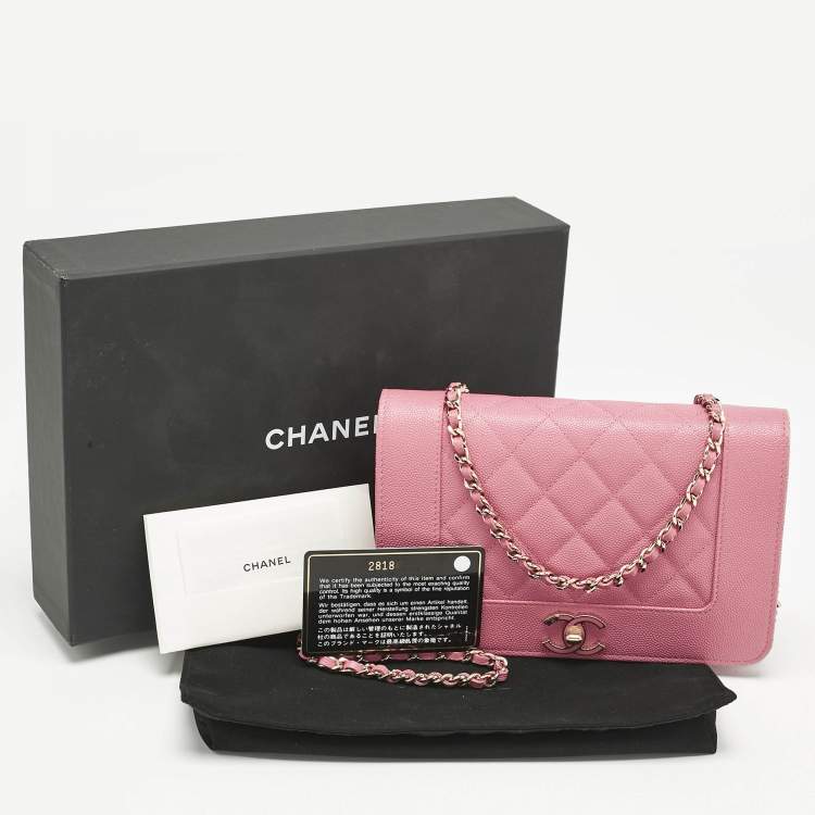 مملوكة مسبقًا Chanel Dark Pink Quilted Leather Mademoiselle Wallet On Chain