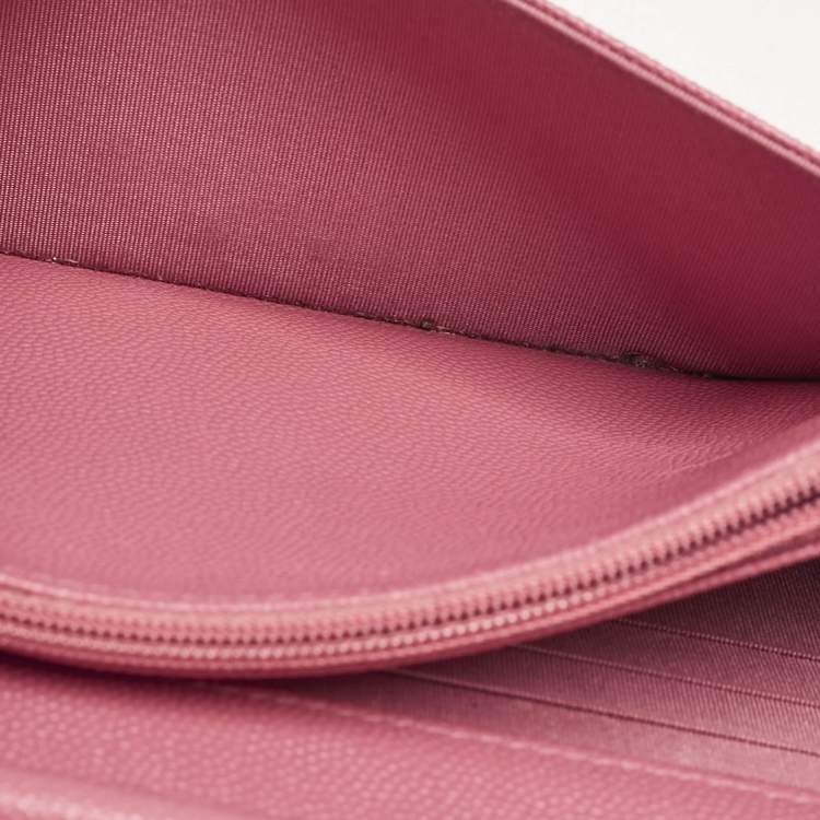 مملوكة مسبقًا Chanel Dark Pink Quilted Leather Mademoiselle Wallet On Chain