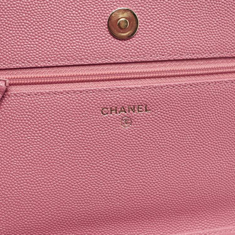 مملوكة مسبقًا Chanel Dark Pink Quilted Leather Mademoiselle Wallet On Chain