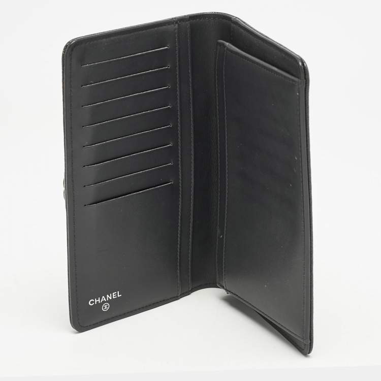 Pre Owned Chanel Grey Caviar Leather Boy Bifold Long Wallet