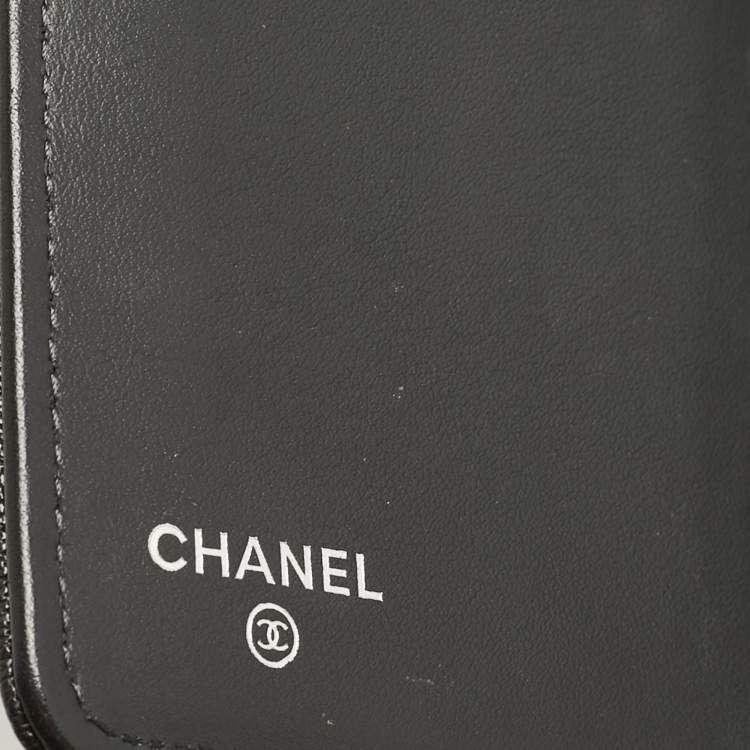 Pre Owned Chanel Grey Caviar Leather Boy Bifold Long Wallet