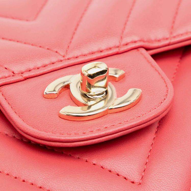 Pre Owned Chanel Pink Medium Classic Chevron Lambskin Double Flap