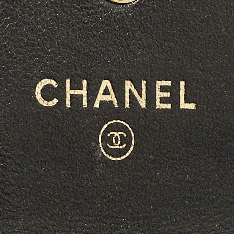 Pre Owned Chanel Black Quilted Patent Leather Boy Compact Wallet