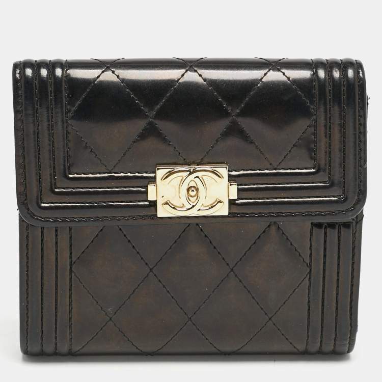 Pre Owned Chanel Black Quilted Patent Leather Boy Compact Wallet