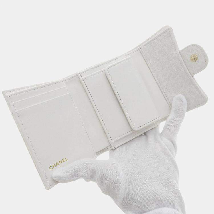 Pre Owned Chanel White Matelasse Caviar Skin Small Coco Mark Tri-Fold Wallet