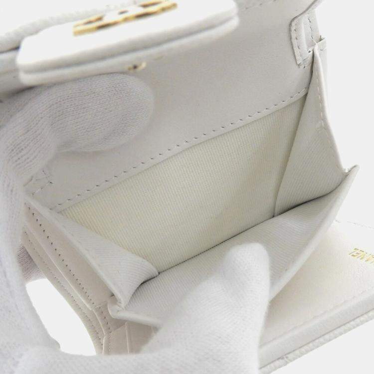 Pre Owned Chanel White Matelasse Caviar Skin Small Coco Mark Tri-Fold Wallet