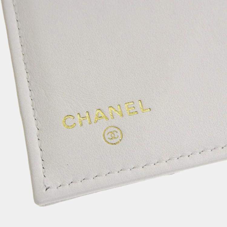 Pre Owned Chanel White Matelasse Caviar Skin Small Coco Mark Tri-Fold Wallet