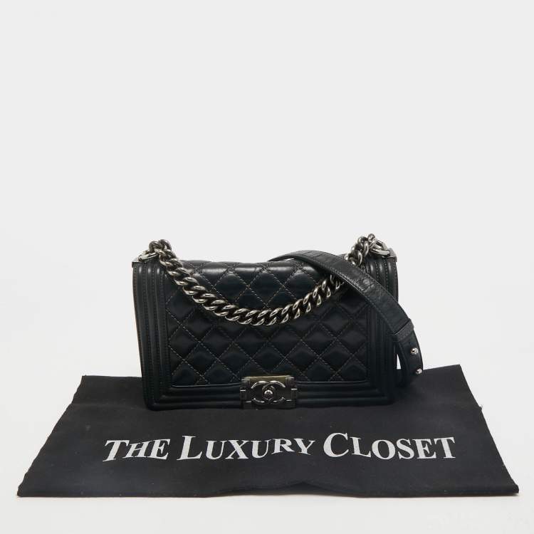 Pre Owned Chanel Black Quilted Leather Medium Boy Flap Bag