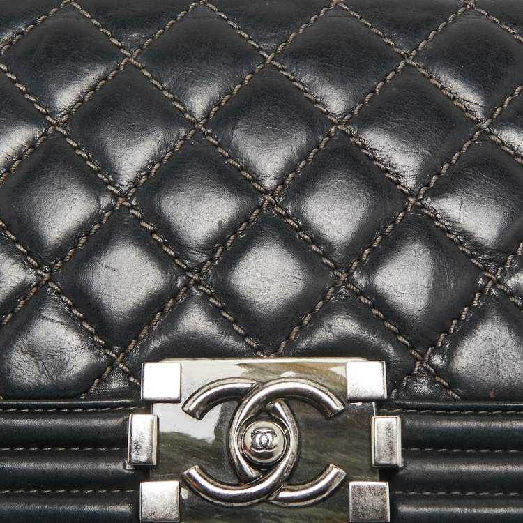 Pre Owned Chanel Black Quilted Leather Medium Boy Flap Bag