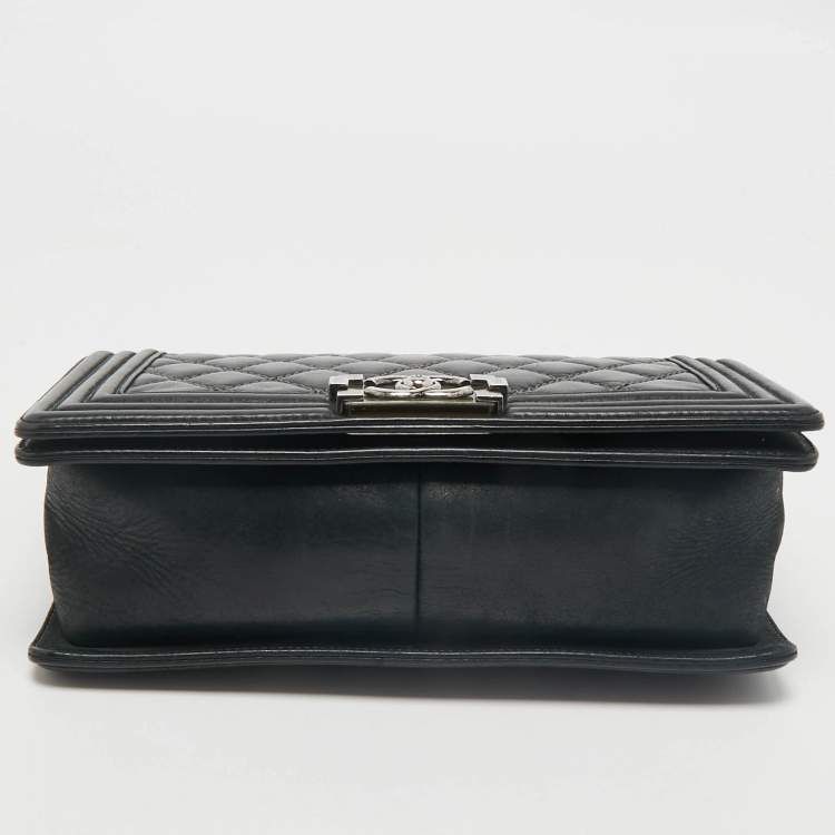 Pre Owned Chanel Black Quilted Leather Medium Boy Flap Bag