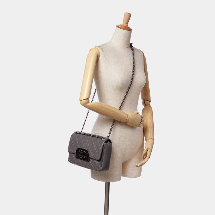 مملوكة مسبقًا Chanel Purple Quilted Aged Calfskin CC Square Flap