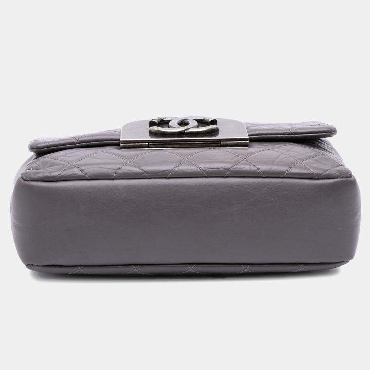 مملوكة مسبقًا Chanel Purple Quilted Aged Calfskin CC Square Flap
