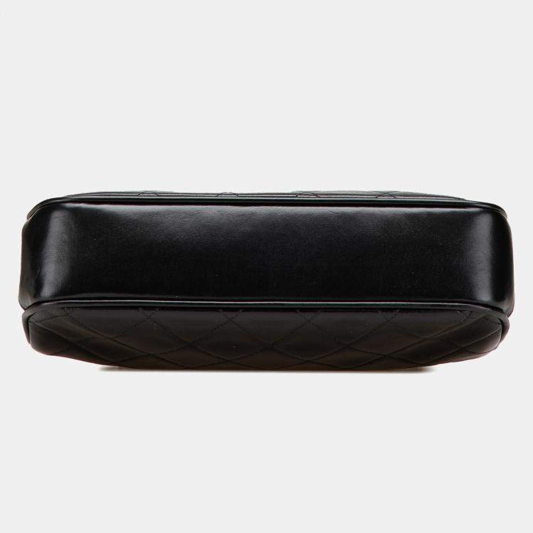 Pre Owned Chanel Black CC Quilted Lambskin Kiss Lock Frame Top Handle Bag