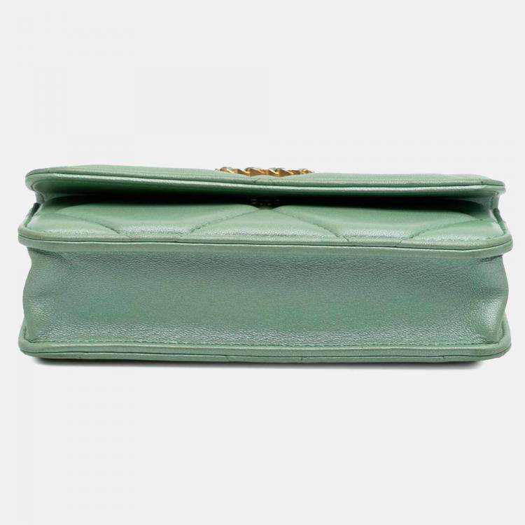 Pre Owned Chanel Green Quilted Lambskin 19 Wallet on Chain