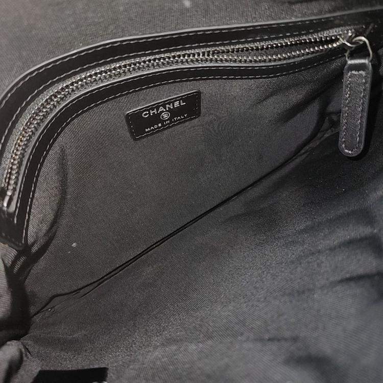 Pre Owned Gucci Black Caviar Boy Clutch New Medium