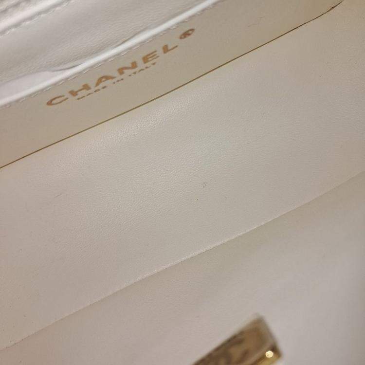 Pre Owned Chanel White Leather Vintage 2.55 New Mini 20