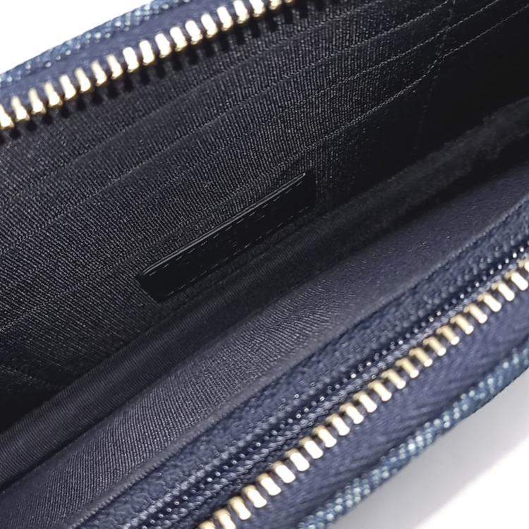 Pre Owned Chanel Navy Blue Matelassé Denim Clutch
