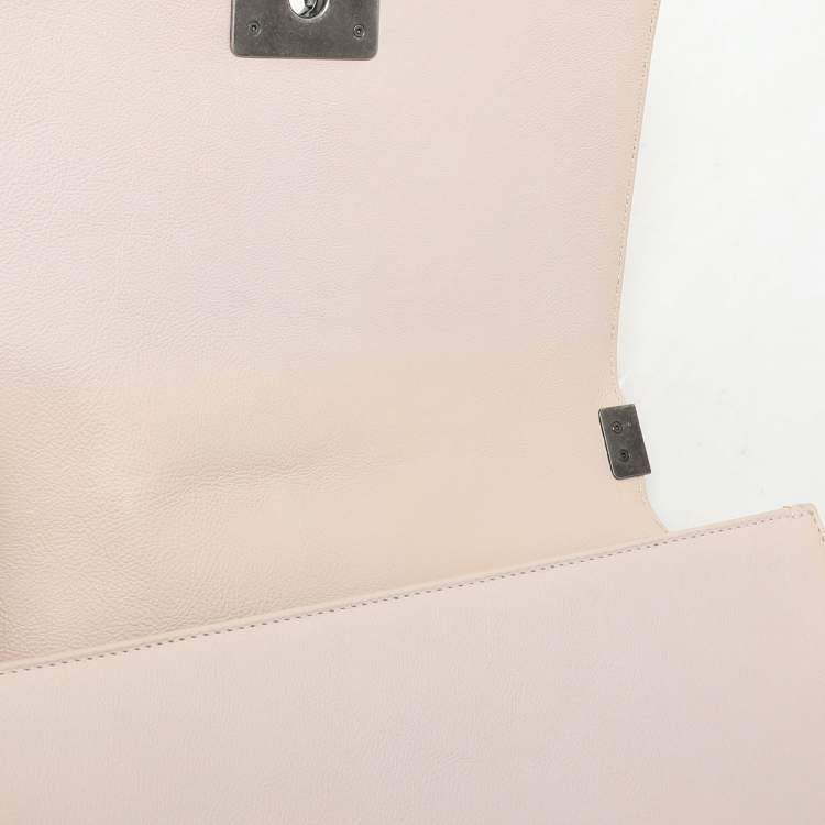 مملوكة مسبقًا Chanel Beige Quilted Wild Stitched Leather Medium Boy Flap Bag