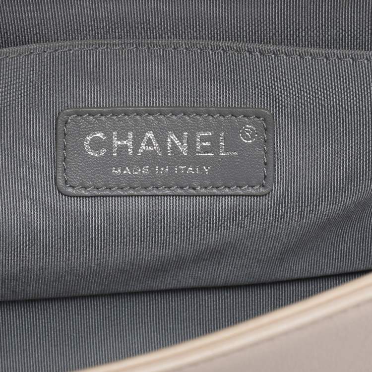 مملوكة مسبقًا Chanel Beige Quilted Wild Stitched Leather Medium Boy Flap Bag