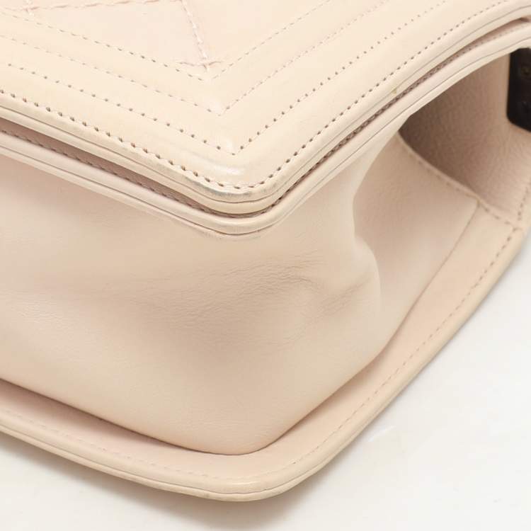 مملوكة مسبقًا Chanel Beige Quilted Wild Stitched Leather Medium Boy Flap Bag