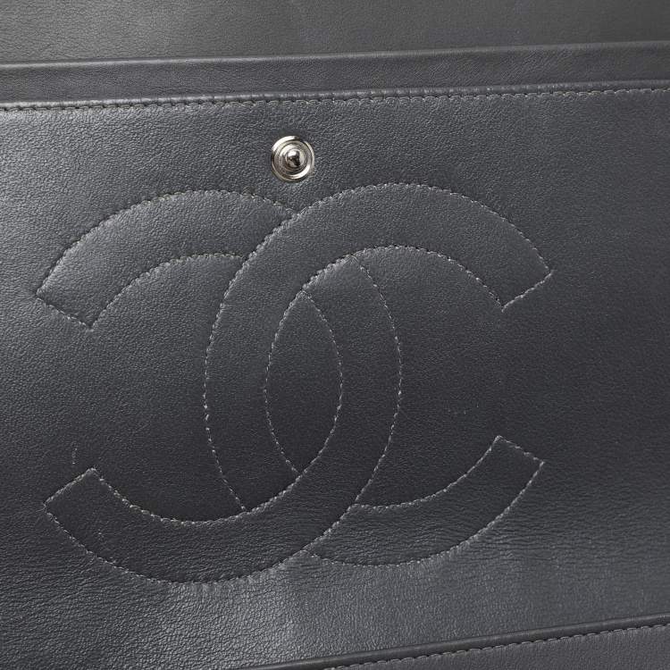 Pre Owned Chanel Grey Straited Quilted Patent Leather Maxi Classic Double Flap Bag