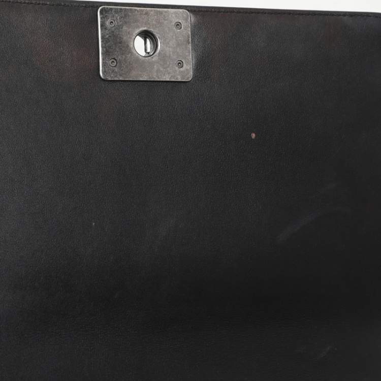 Pre Owned Chanel Black Quilted Chevron Leather New Medium Boy Flap Bag