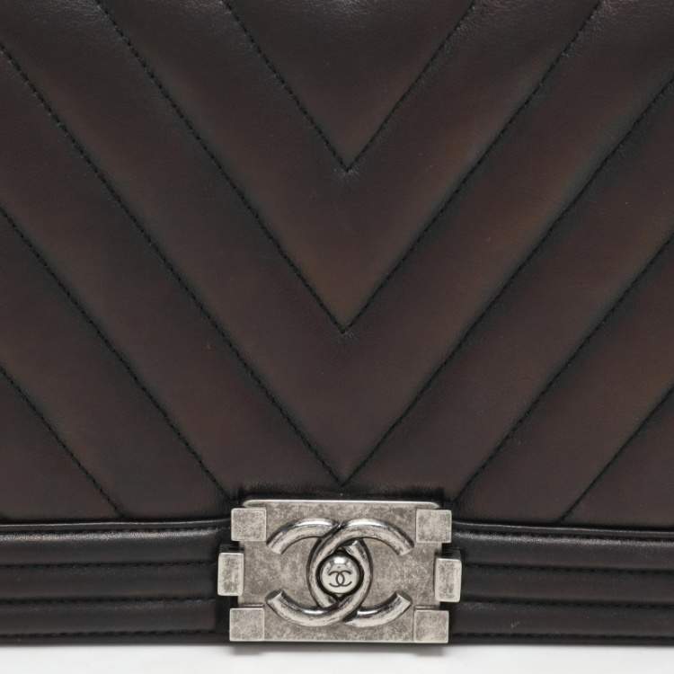 Pre Owned Chanel Black Quilted Chevron Leather New Medium Boy Flap Bag