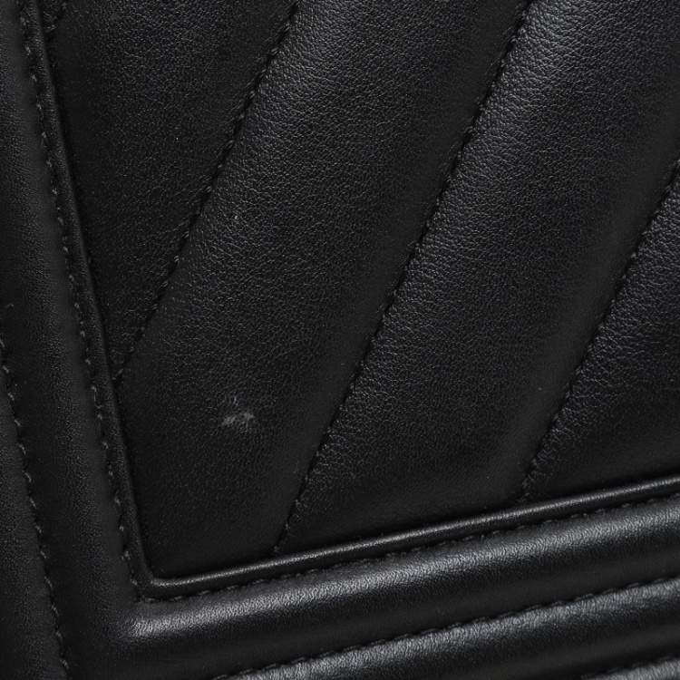 Pre Owned Chanel Black Quilted Chevron Leather New Medium Boy Flap Bag