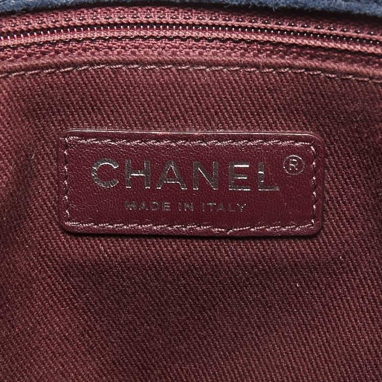 Pre Owned Chanel Navy Blue Quilted Iridescent Leather Boy Flap Bag