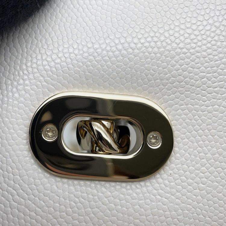 Pre Owned Chanel Matelasse White Caviar Leather Top Handle Bag