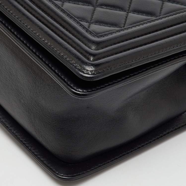 Pre Owned Chanel Black Quilted Leather Medium Boy Flap Bag