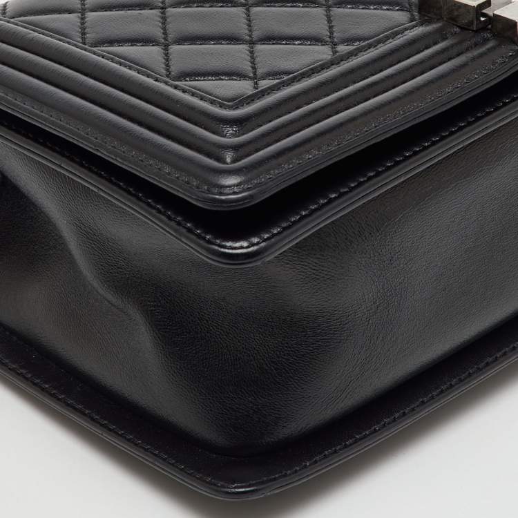 Pre Owned Chanel Black Quilted Leather Medium Boy Flap Bag