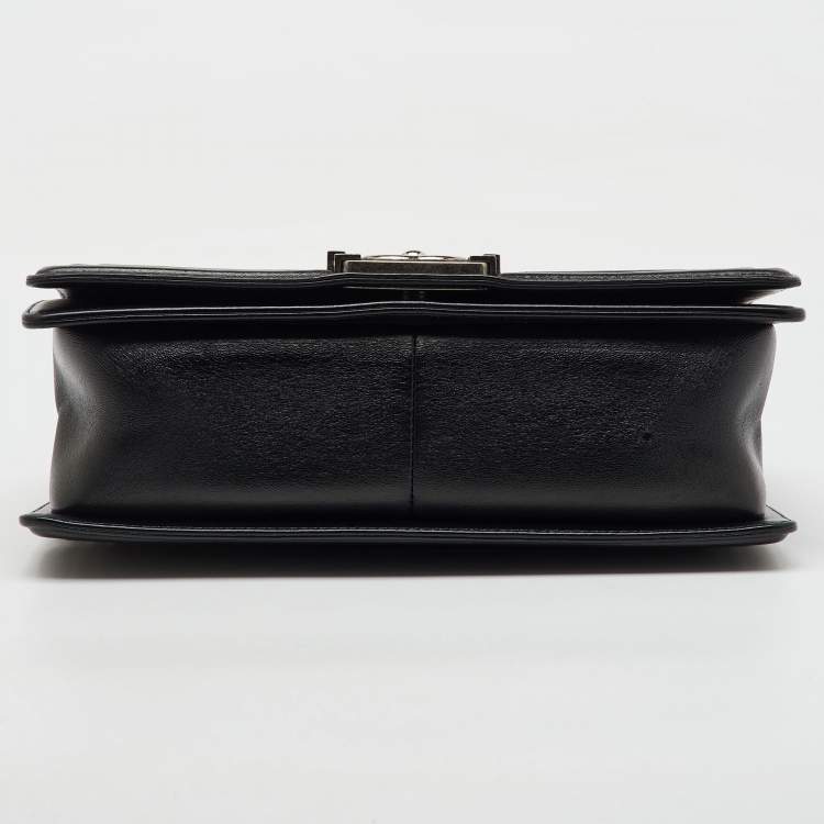 Pre Owned Chanel Black Quilted Leather Medium Boy Flap Bag