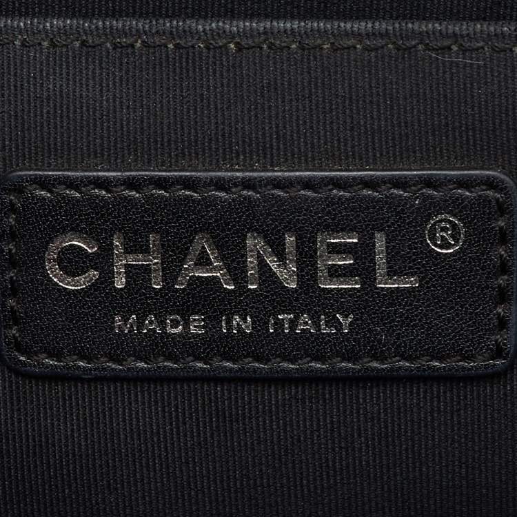 Pre Owned Chanel Black Quilted Leather Medium Boy Flap Bag