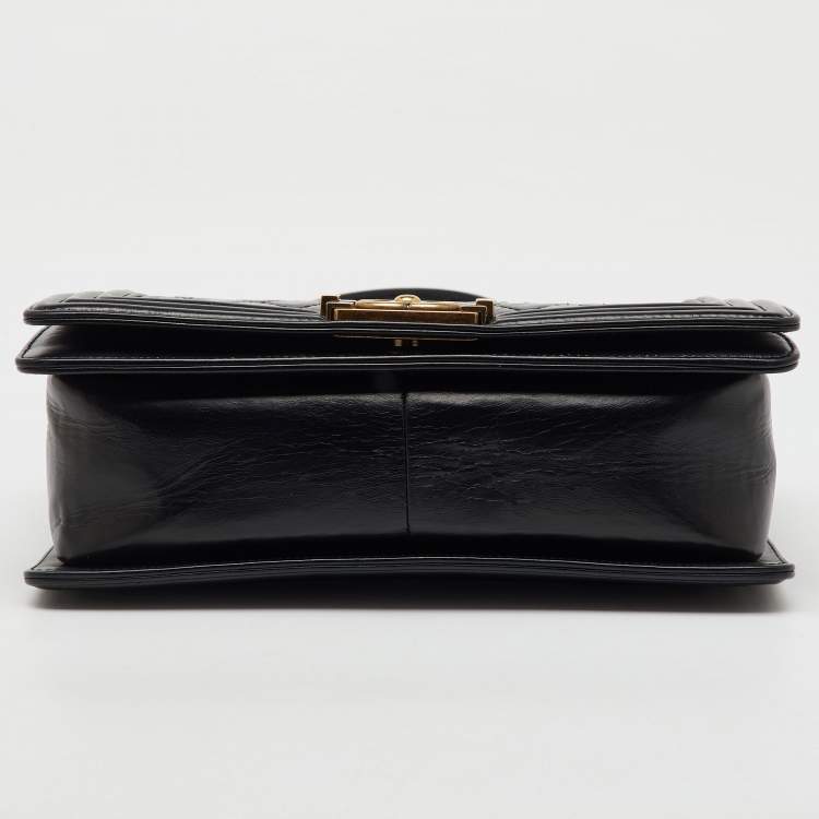 Pre Owned Chanel Black Quilted Leather Medium Boy Flap Bag