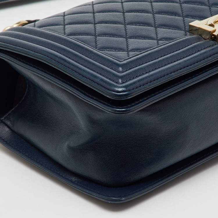 Pre Owned Chanel Navy Blue Quilted Leather Medium Boy Flap Bag