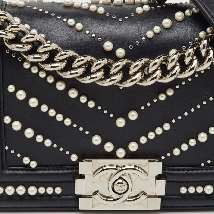 Pre Owned Chanel Black Leather Pearl Chevron Small Boy Flap Bag
